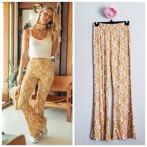 Ghanda Co. 70's Floral Highwaisted Bellbottom Leggings